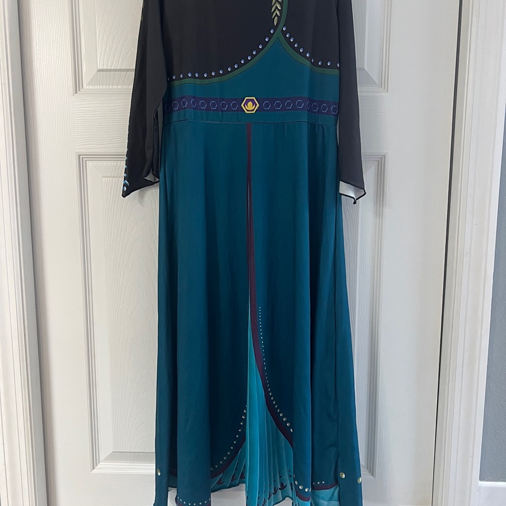Queen Anna Dress